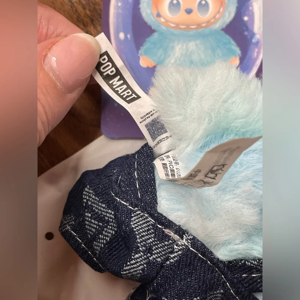POPMART LABUBU BIE CONFIRMED HOPE WITH BOX BAG CARD AND CLOTHES - Picture 3 of 3